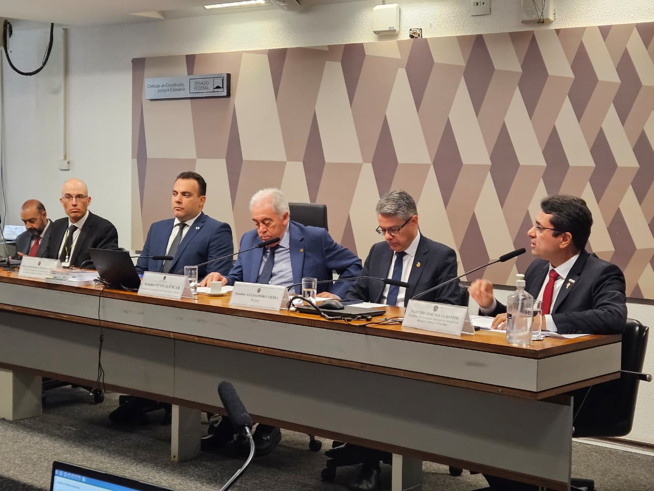 No Senado Federal, presidente da CONAMP defende efetividade do Tribunal do Júri